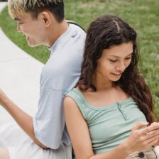 Ako mobil ničí naše vzťahy